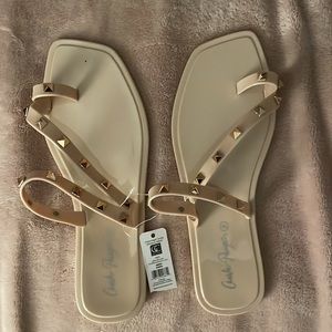 *NEW WITH TAGS* Charlie Paige Lady Stud Slides